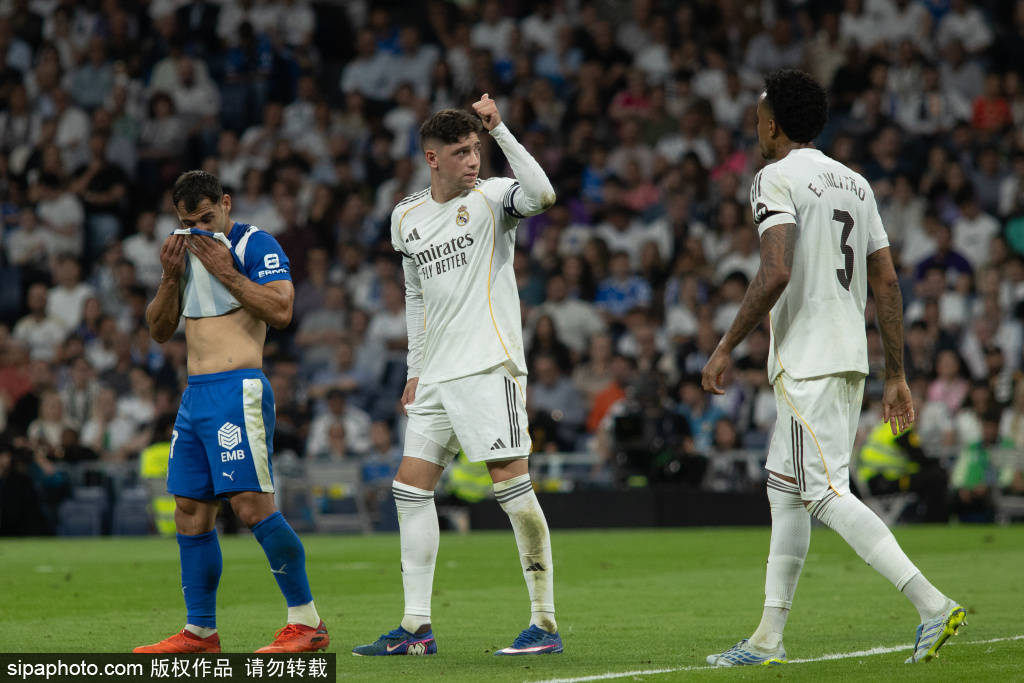 西甲双雄的希望与挣扎：贝蒂斯与皇马的较量，谁能紧握那“一丝希望”？